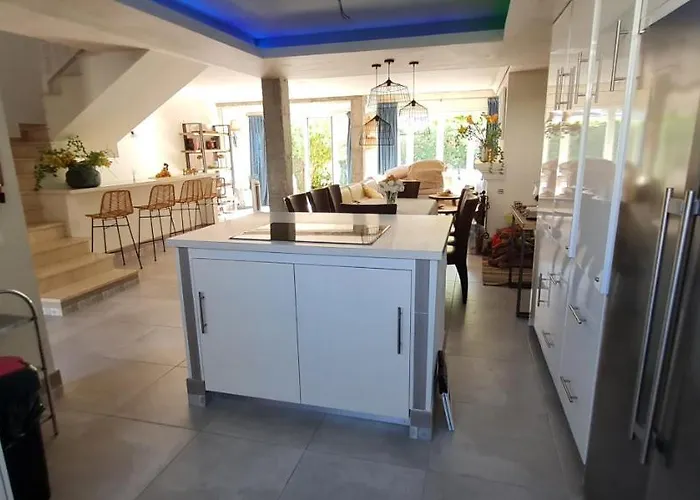 Maison Proche De La بيت للعطل *